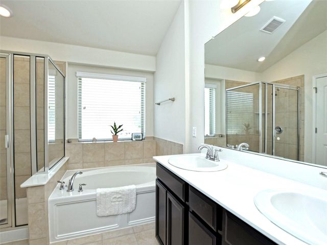 130 Sunshine LN, Kyle, TX 78640