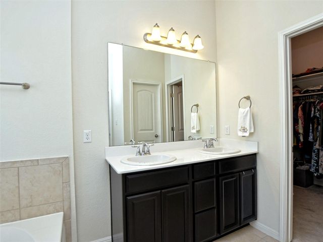 130 Sunshine LN, Kyle, TX 78640