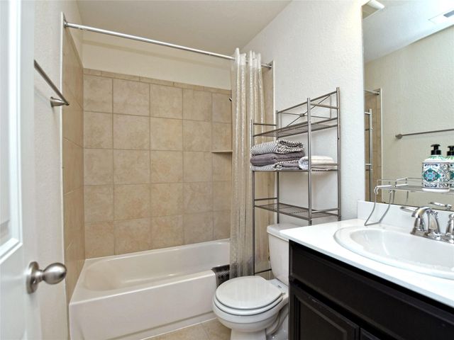 130 Sunshine LN, Kyle, TX 78640