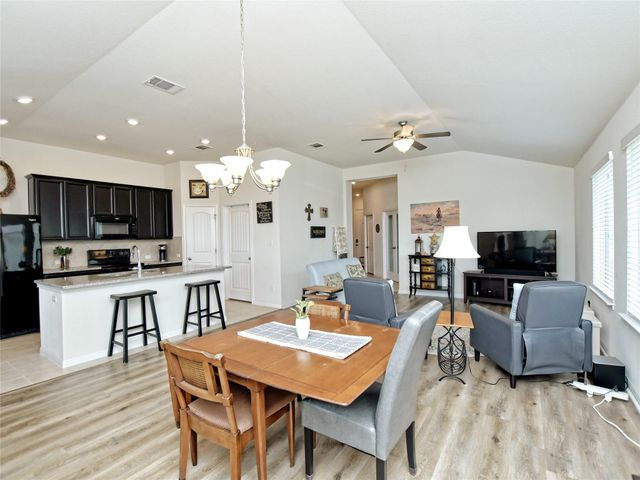 130 Sunshine LN, Kyle, TX 78640