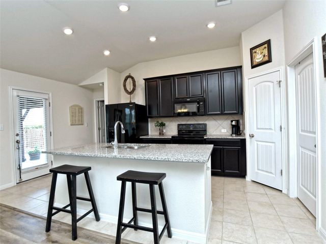 130 Sunshine LN, Kyle, TX 78640