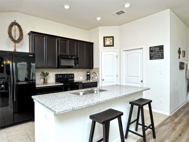 130 Sunshine LN, Kyle, TX 78640