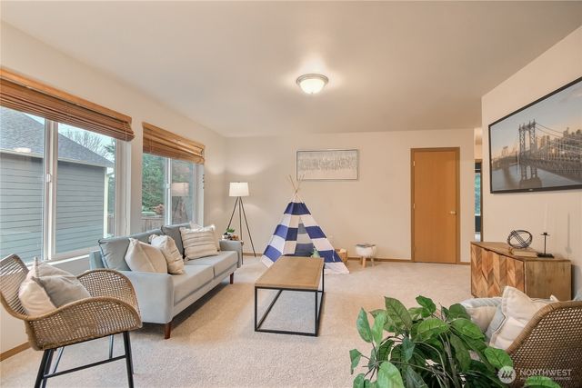 22817 SE 271st Place, Maple Valley, WA 98038