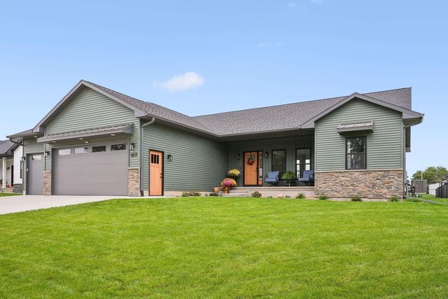 1817 Ashworth Drive, Cedar Falls, IA 50613