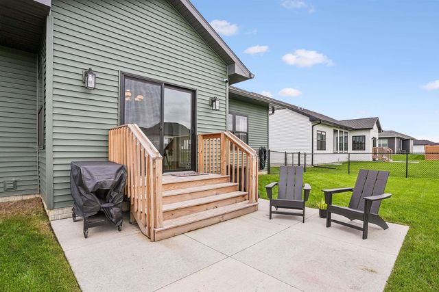 1817 Ashworth Drive, Cedar Falls, IA 50613