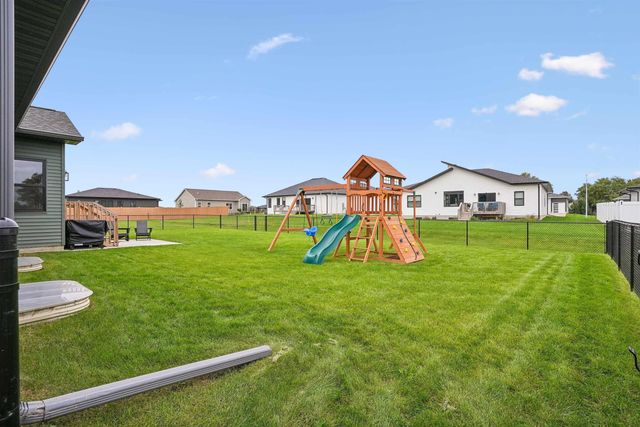 1817 Ashworth Drive, Cedar Falls, IA 50613