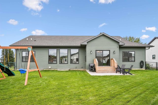 1817 Ashworth Drive, Cedar Falls, IA 50613