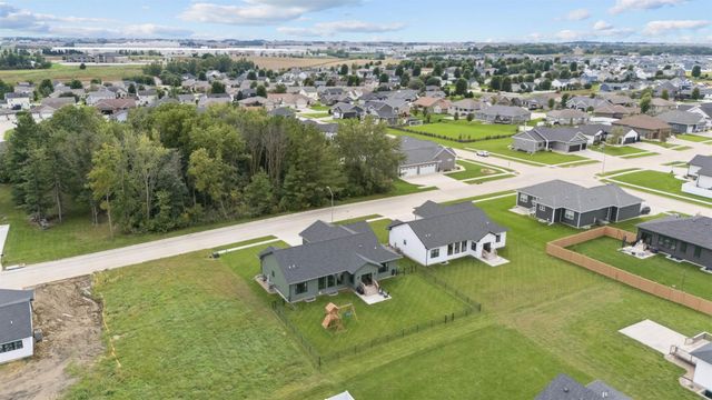 1817 Ashworth Drive, Cedar Falls, IA 50613