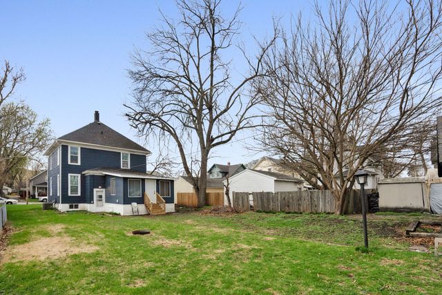 1446 W High Street, Davenport, IA 52804