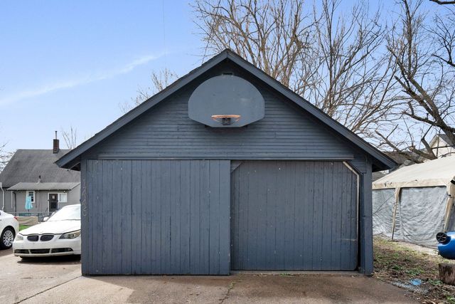 1446 W High Street, Davenport, IA 52804