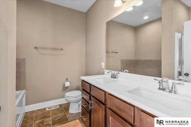 2205 Hedgeapple Road, Plattsmouth, NE 68048