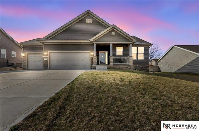 2205 Hedgeapple Road, Plattsmouth, NE 68048