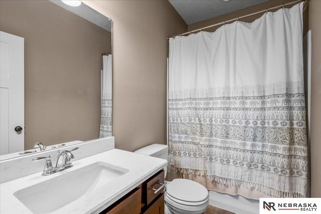 2205 Hedgeapple Road, Plattsmouth, NE 68048