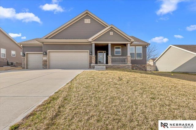 2205 Hedgeapple Road, Plattsmouth, NE 68048