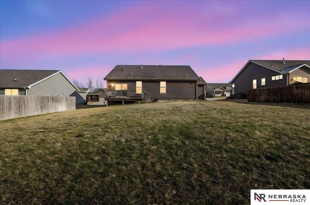 2205 Hedgeapple Road, Plattsmouth, NE 68048