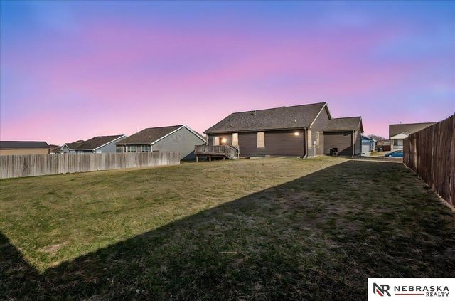 2205 Hedgeapple Road, Plattsmouth, NE 68048