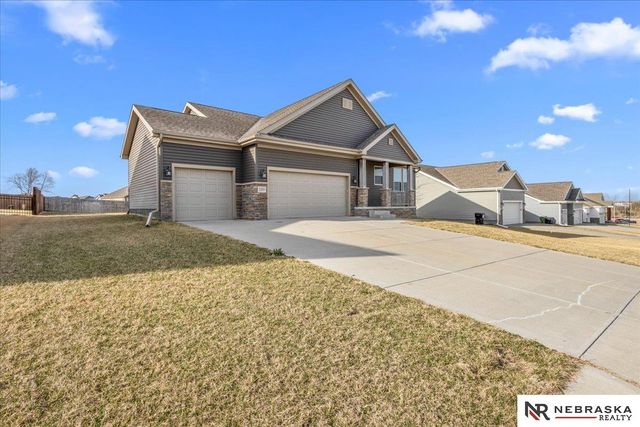 2205 Hedgeapple Road, Plattsmouth, NE 68048