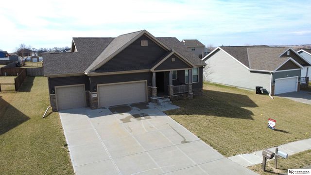 2205 Hedgeapple Road, Plattsmouth, NE 68048