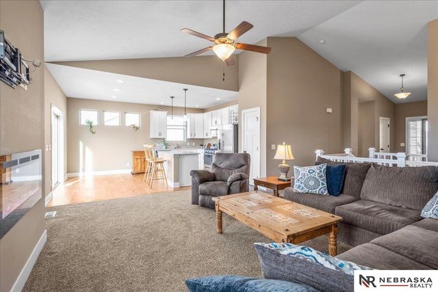 2205 Hedgeapple Road, Plattsmouth, NE 68048