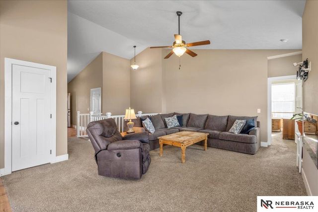 2205 Hedgeapple Road, Plattsmouth, NE 68048