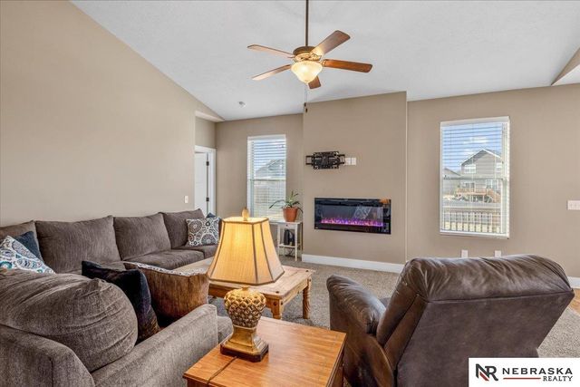 2205 Hedgeapple Road, Plattsmouth, NE 68048