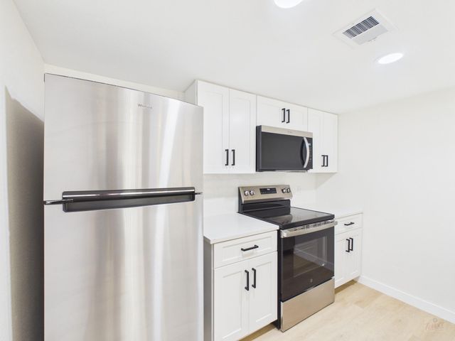 2124 Burton DR 105, Austin, TX 78741