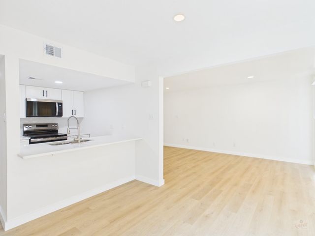 2124 Burton DR 105, Austin, TX 78741