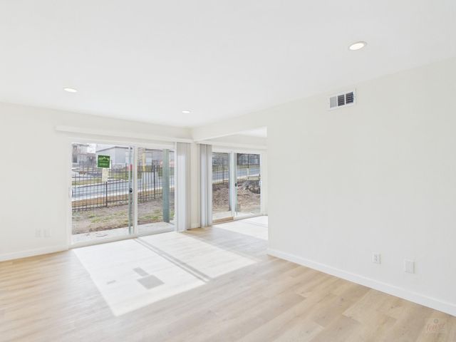 2124 Burton DR 105, Austin, TX 78741