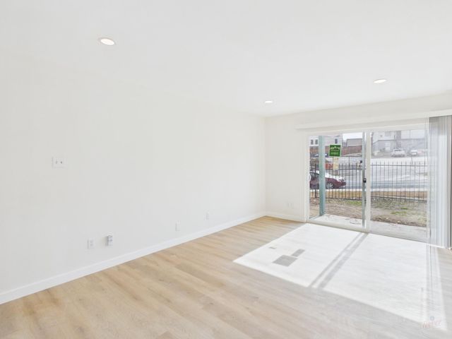 2124 Burton DR 105, Austin, TX 78741