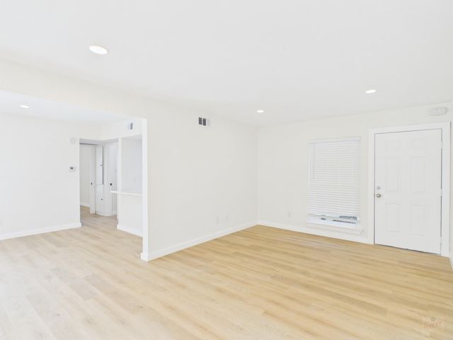 2124 Burton DR 105, Austin, TX 78741