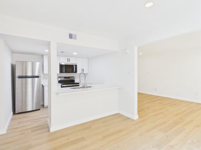 2124 Burton DR 105, Austin, TX 78741