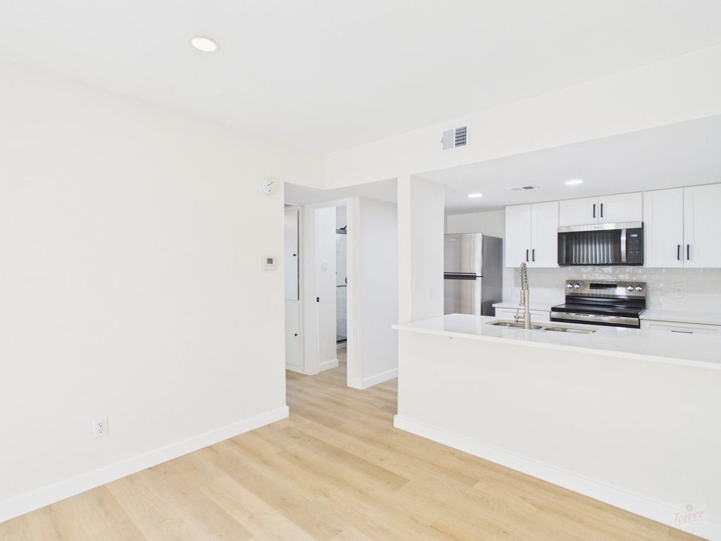 2124 Burton DR 105, Austin, TX 78741