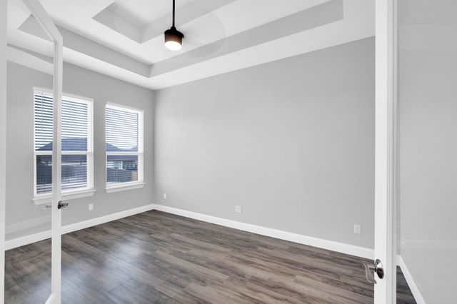 702 Chester Court, Ennis, TX 75119