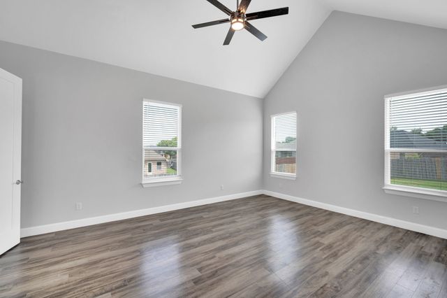 702 Chester Court, Ennis, TX 75119