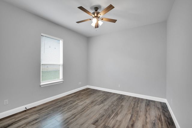 702 Chester Court, Ennis, TX 75119