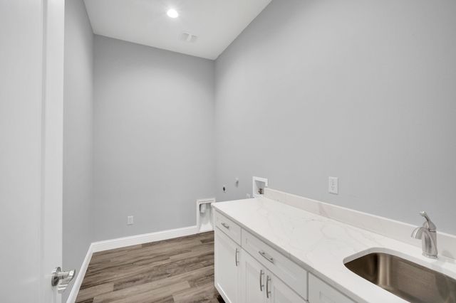 702 Chester Court, Ennis, TX 75119