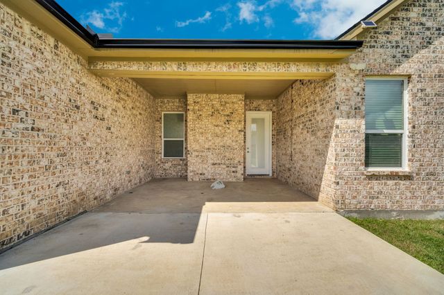 702 Chester Court, Ennis, TX 75119