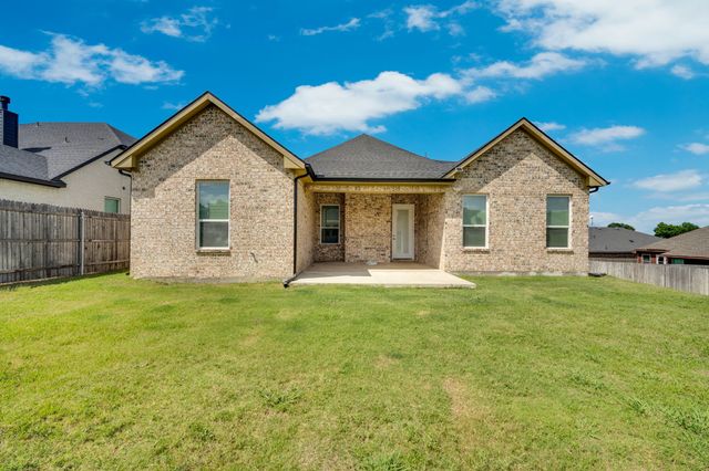 702 Chester Court, Ennis, TX 75119