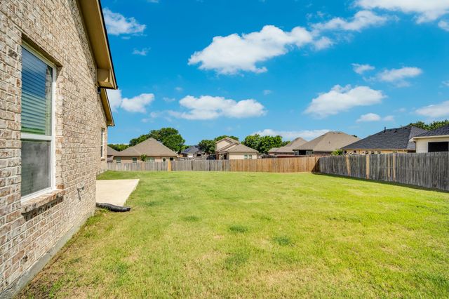 702 Chester Court, Ennis, TX 75119