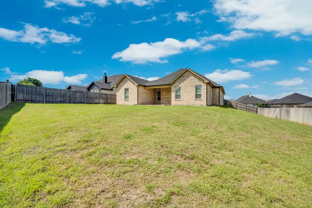 702 Chester Court, Ennis, TX 75119
