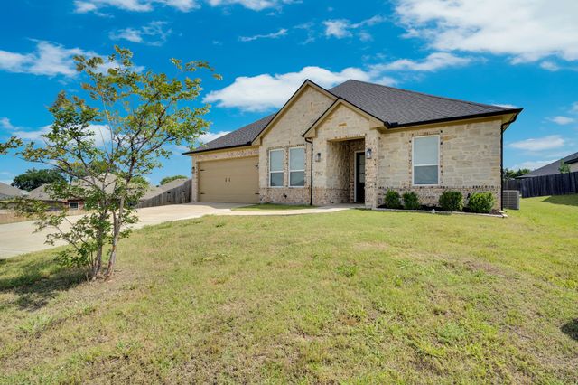 702 Chester Court, Ennis, TX 75119