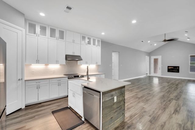 702 Chester Court, Ennis, TX 75119