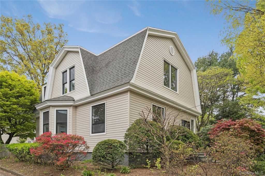 21 Mackey Avenue, Port Washington, NY 11050