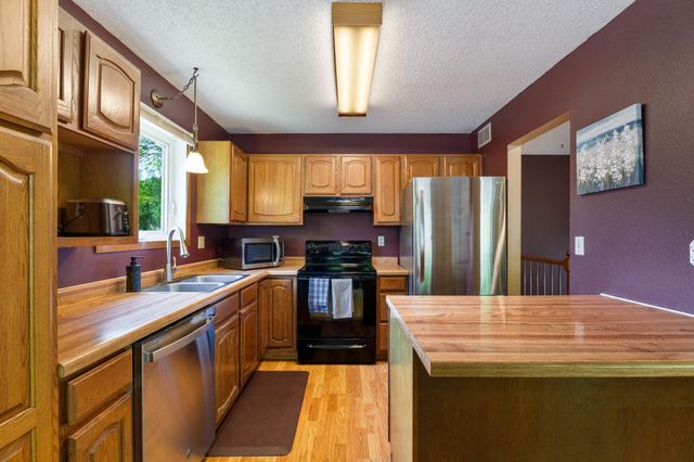1919 27th Avenue S, Fargo, ND 58103