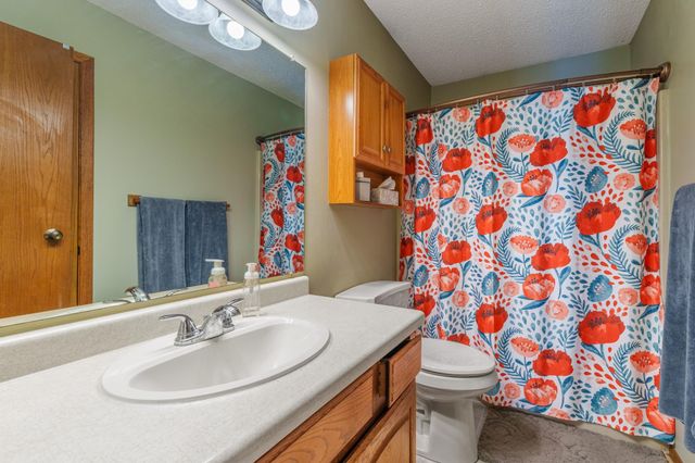 1919 27th Avenue S, Fargo, ND 58103