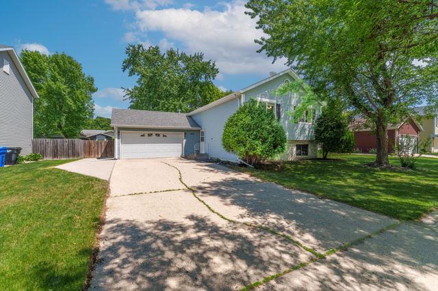1919 27th Avenue S, Fargo, ND 58103