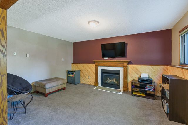 1919 27th Avenue S, Fargo, ND 58103