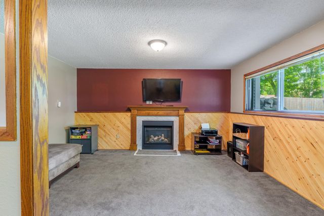 1919 27th Avenue S, Fargo, ND 58103