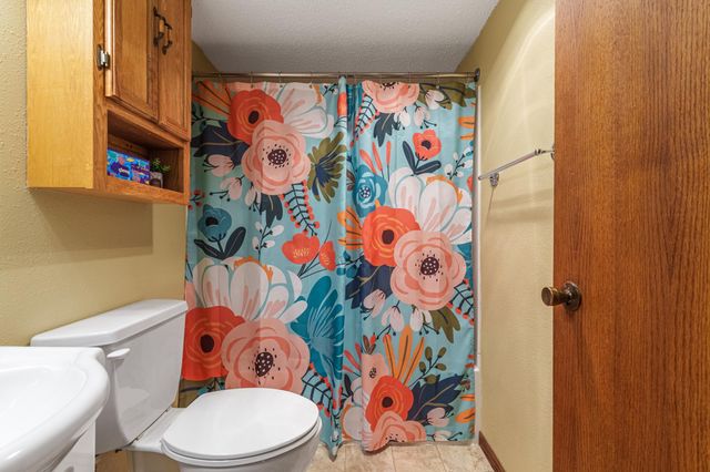 1919 27th Avenue S, Fargo, ND 58103