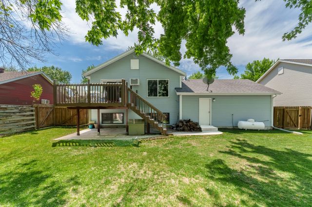 1919 27th Avenue S, Fargo, ND 58103